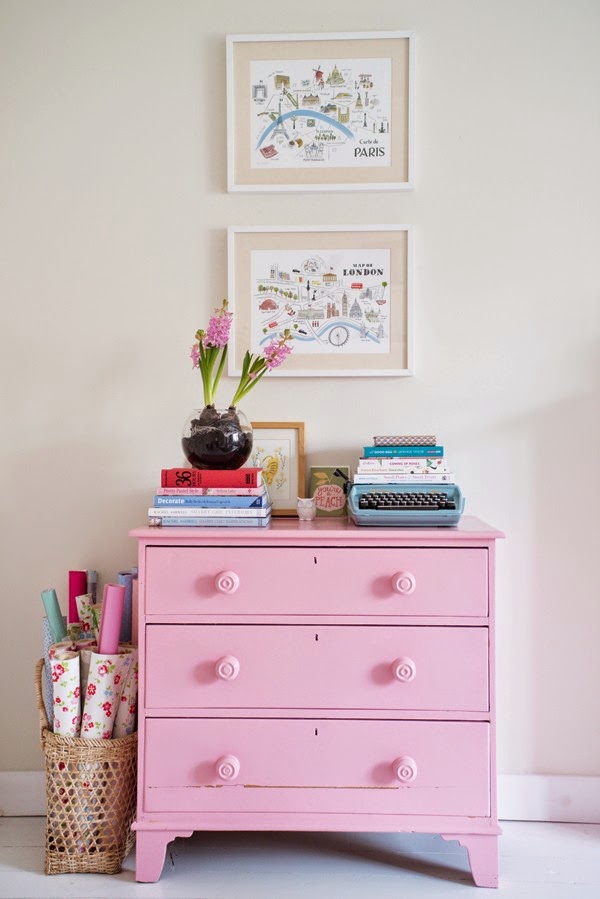 decoração-cômoda-cor-de-rosa 1